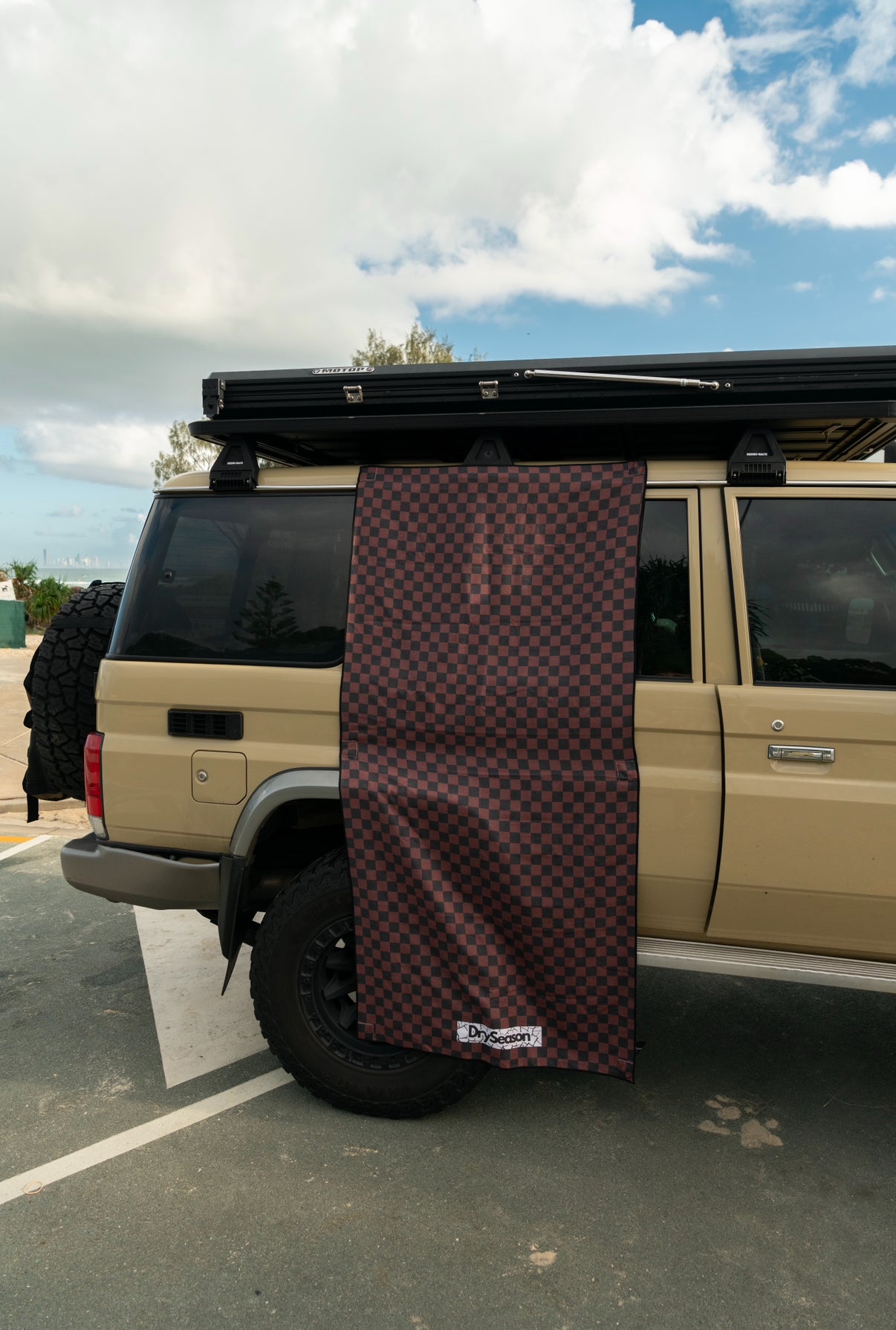EAST - Sand Free Magnetic Beach Towel In Brown