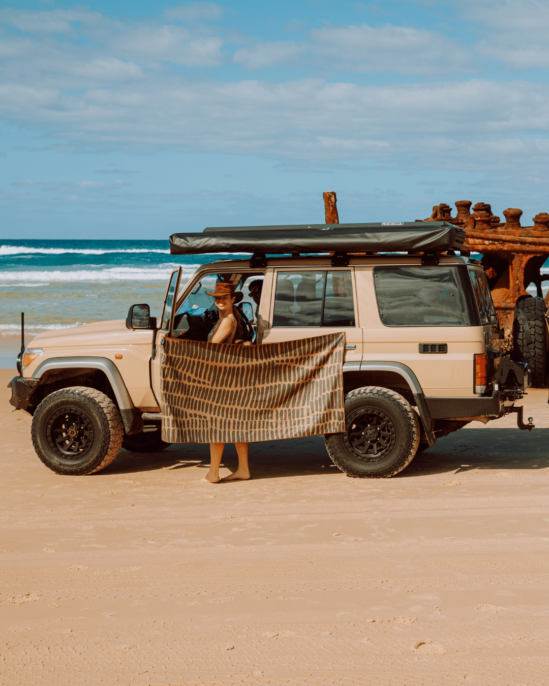 BYRON - Sand Free Magnetic Beach Towel