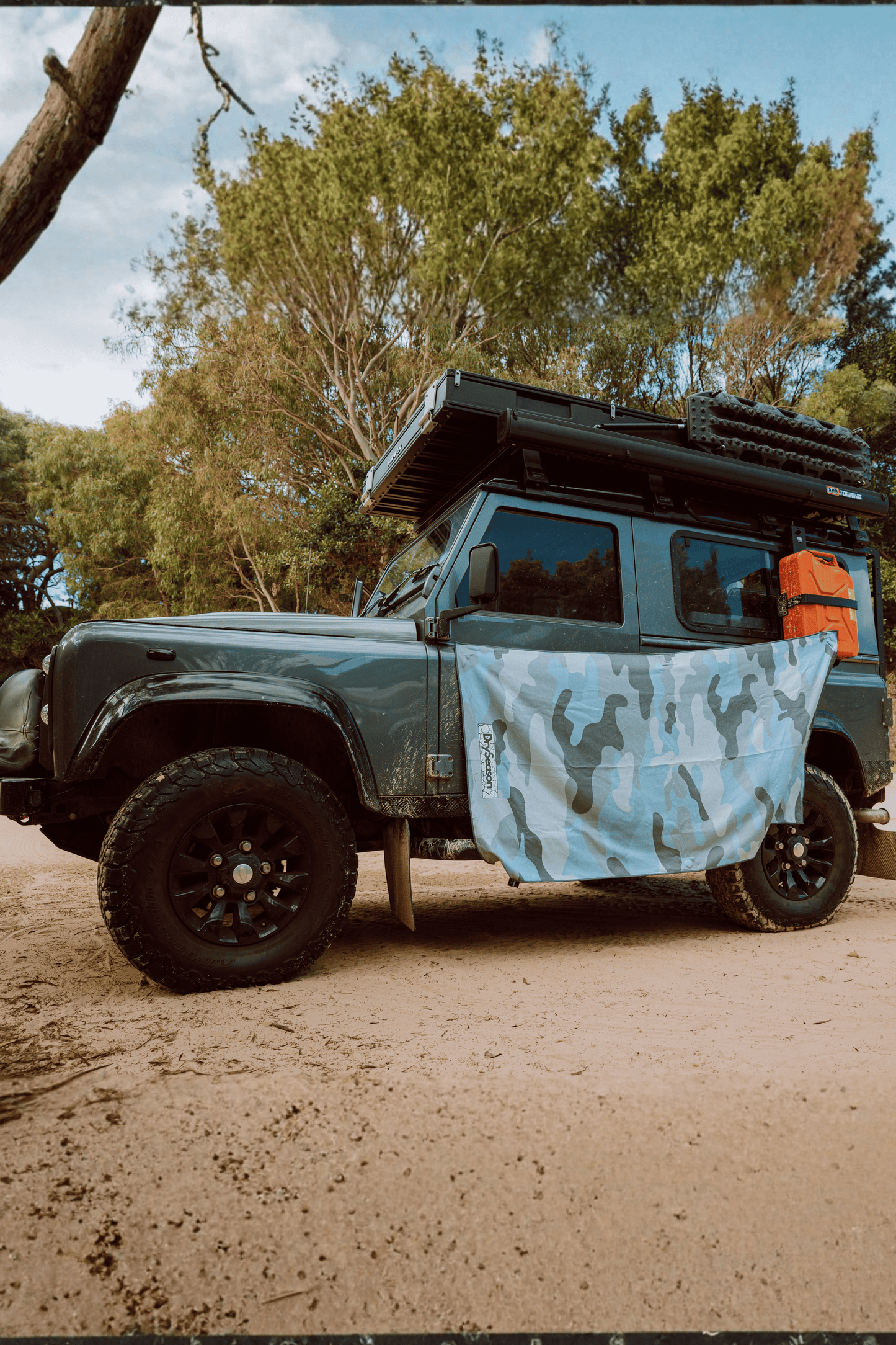 MARLIN - Sand Free Magnetic Beach Towel