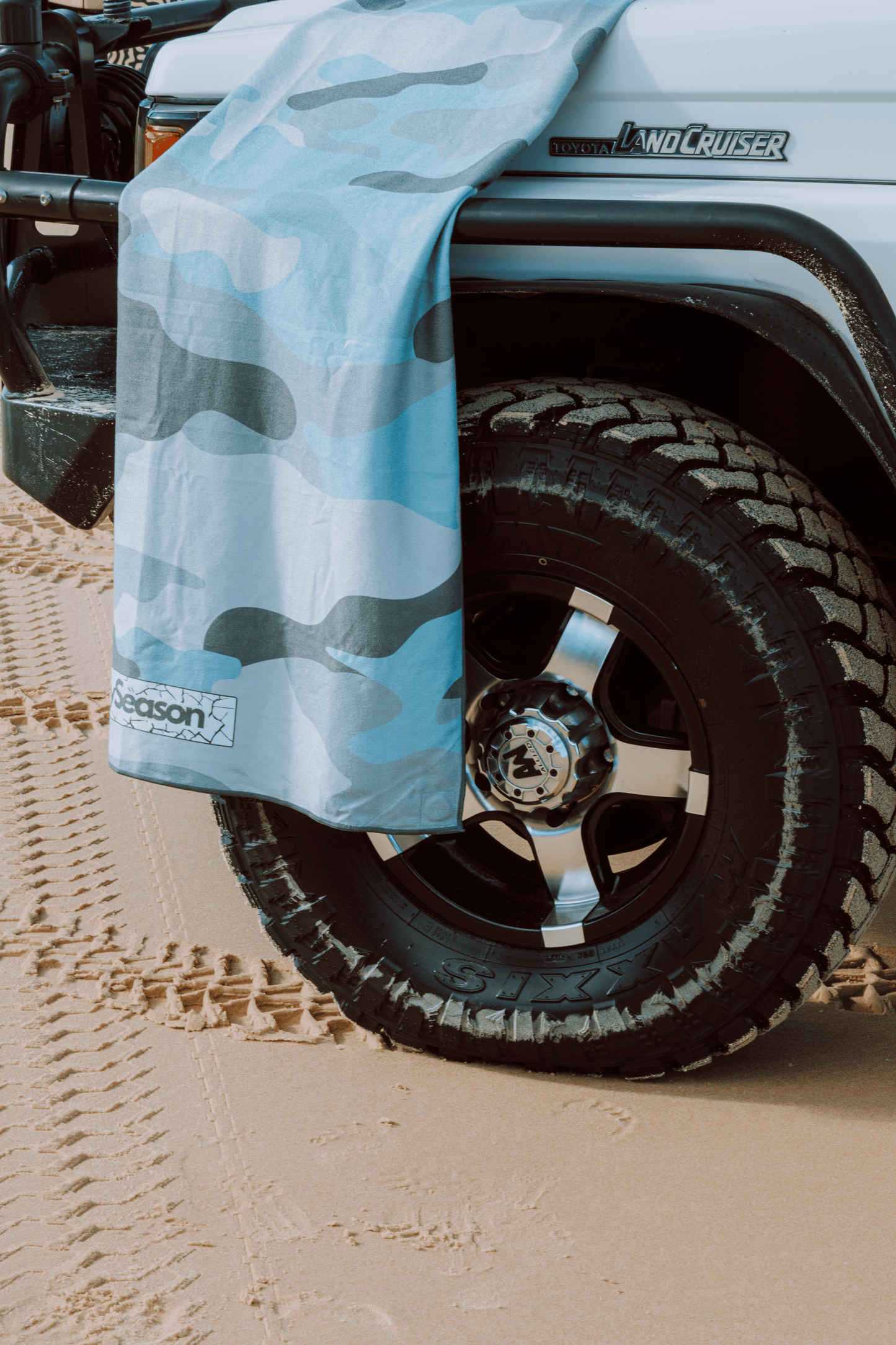 MARLIN - Sand Free Magnetic Beach Towel