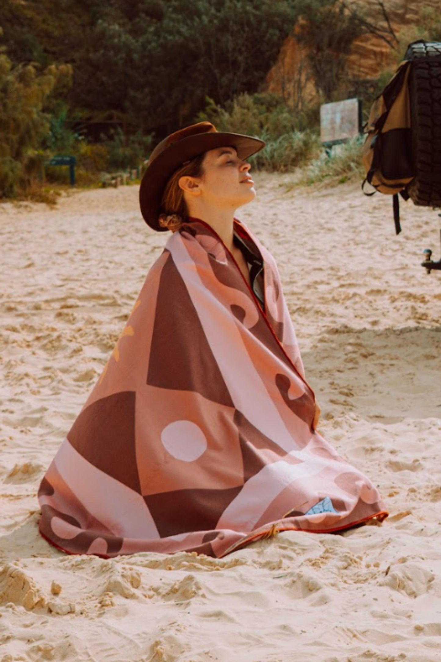 SOLANA - Sand Free Magnetic Beach Towel in Pink