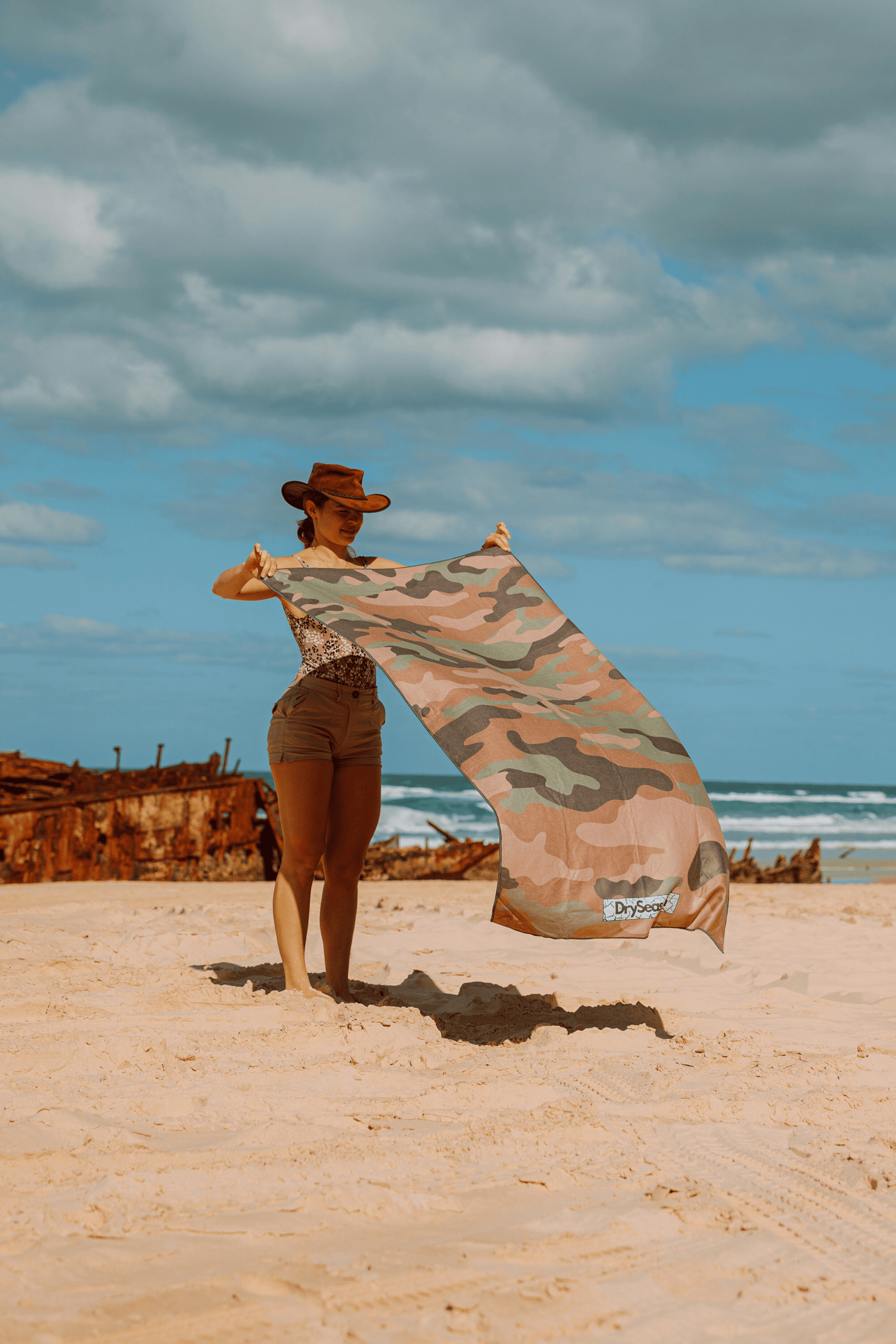 RANGER - Sand Free Magnetic Beach Towel
