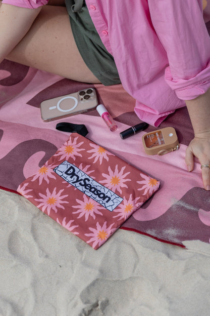 SOLANA - Sand Free Magnetic Beach Towel in Pink