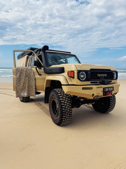 SANDY - Sand Free Magnetic Beach Towel In Light Brown