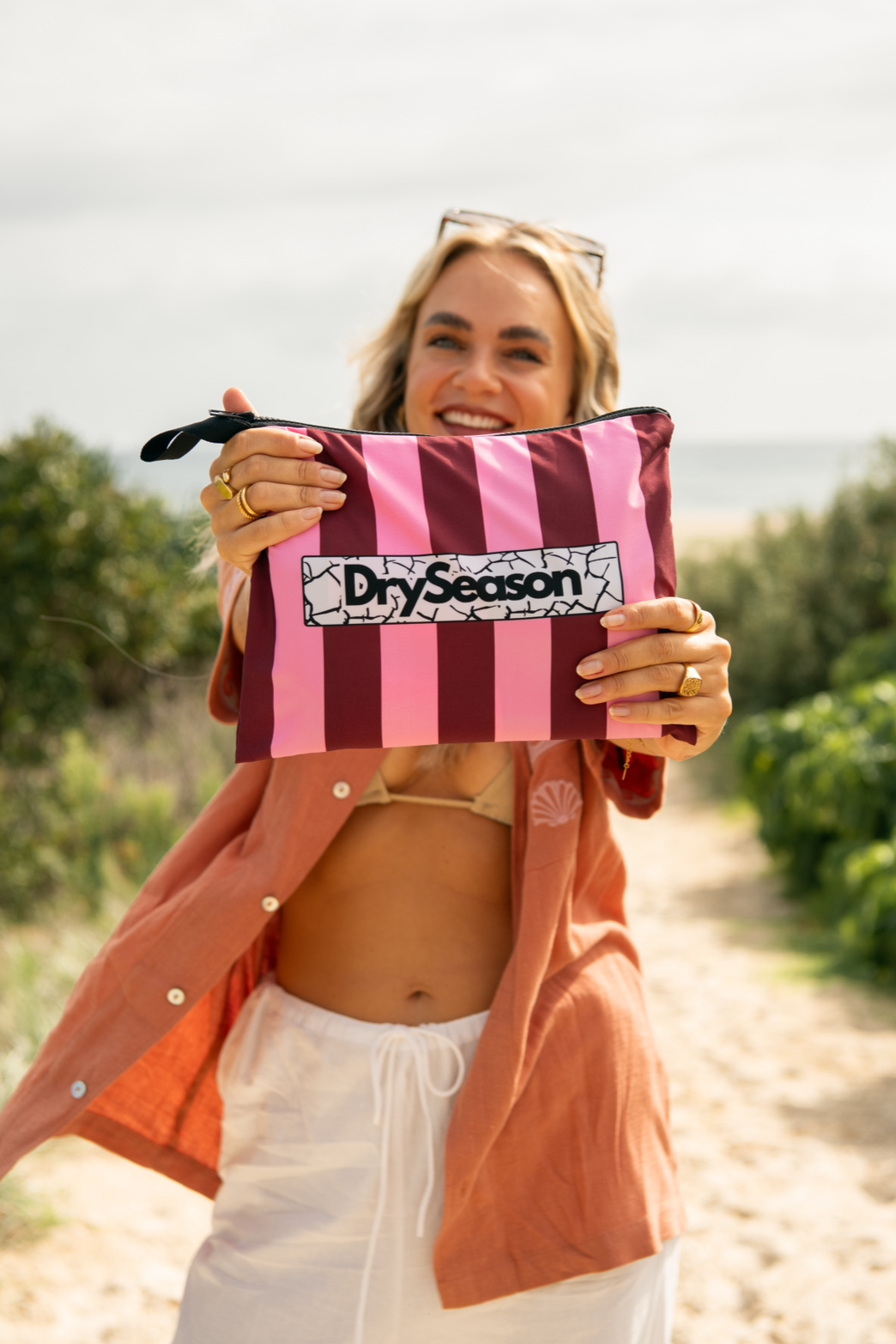 HAVANA - Sand Free Magnetic Beach Towel In Red & Pink