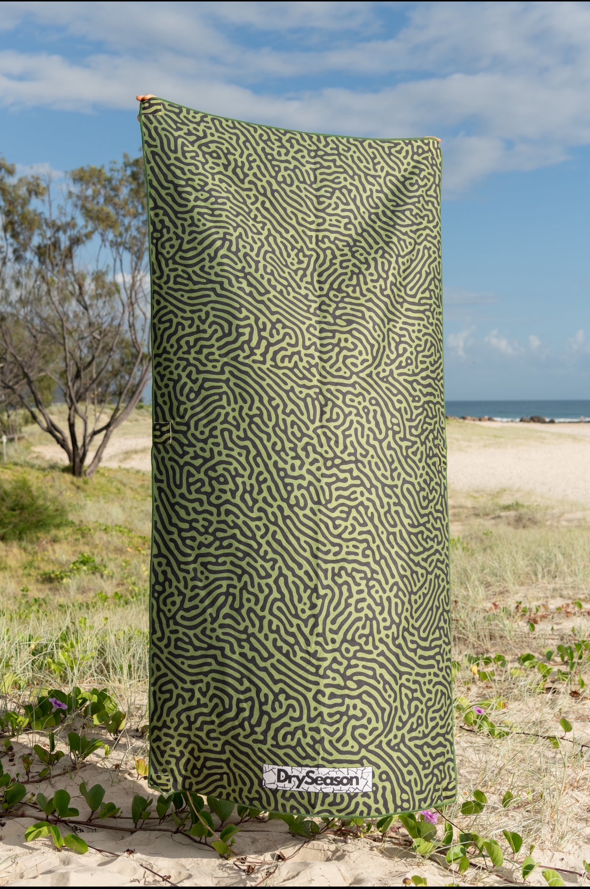 LIME - Sand Free Magnetic Beach Towel In Green