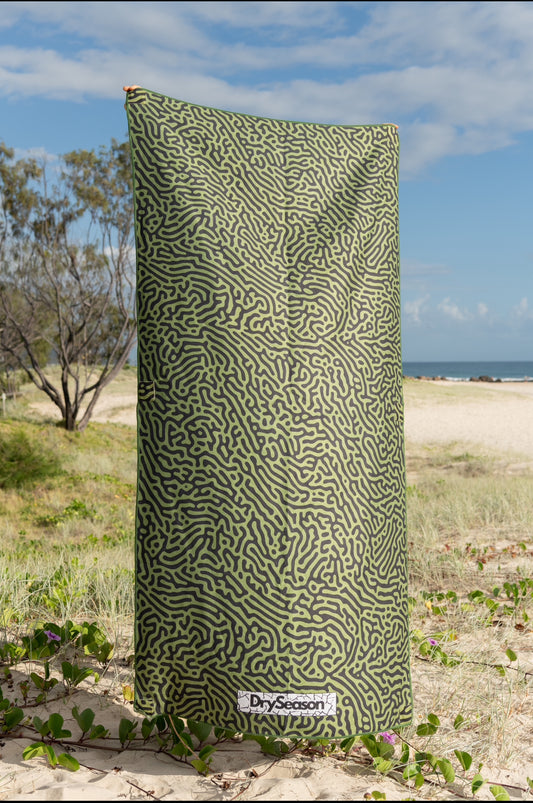 LIME - Sand Free Magnetic Beach Towel In Green