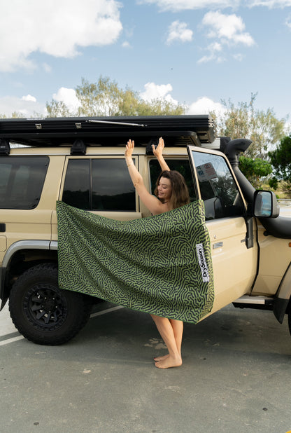 LIME - Sand Free Magnetic Beach Towel In Green