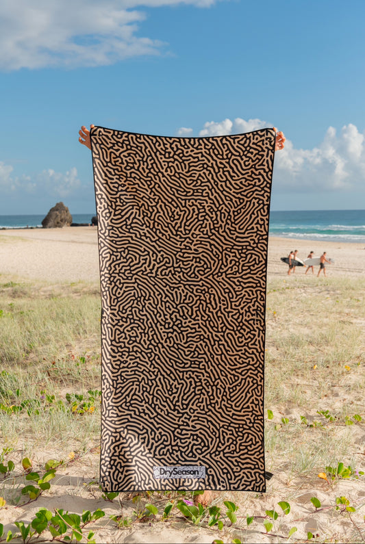 SANDY - Sand Free Magnetic Beach Towel In Light Brown