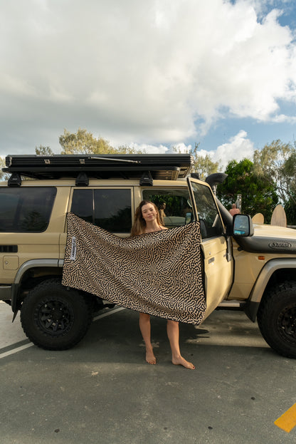 SANDY - Sand Free Magnetic Beach Towel In Light Brown