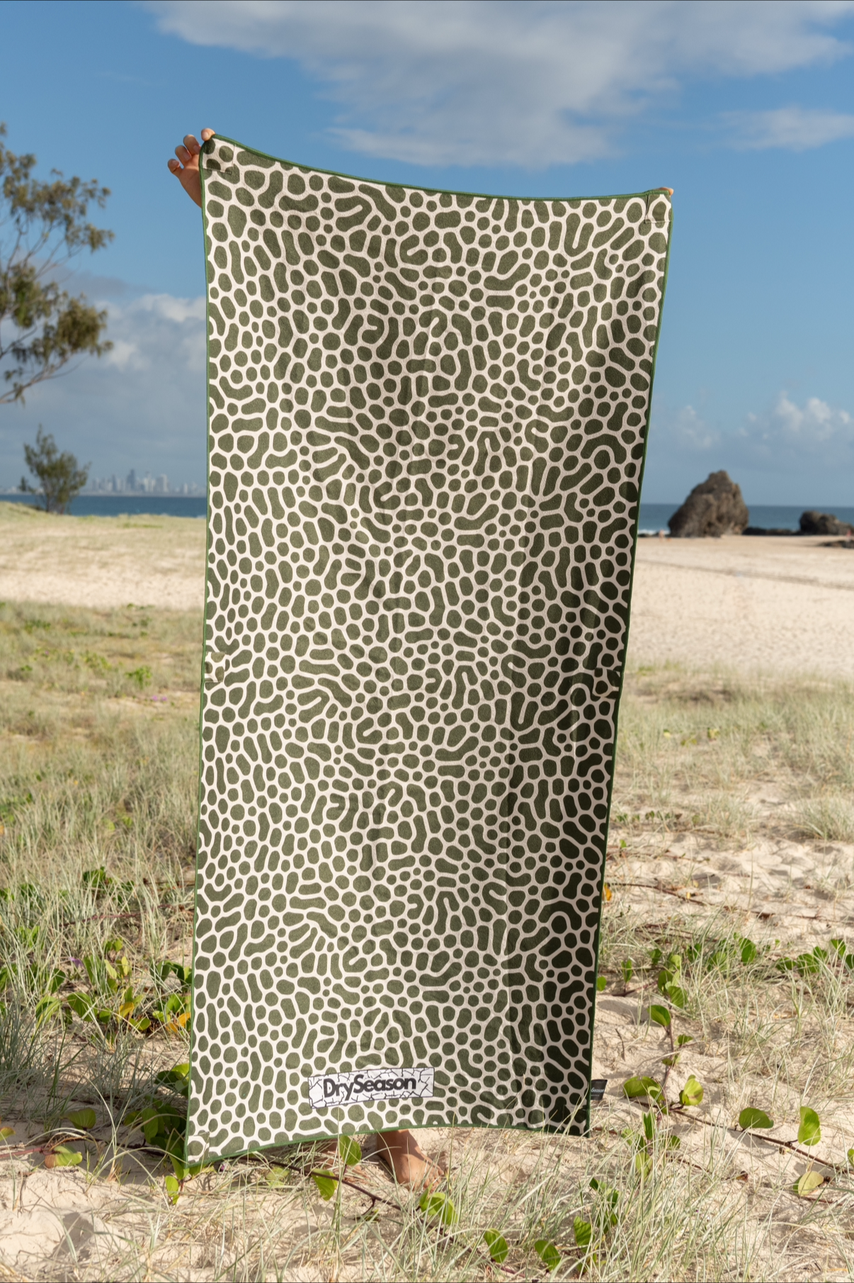 SPINIFEX - Sand Free Magnetic Beach Towel In Black & White