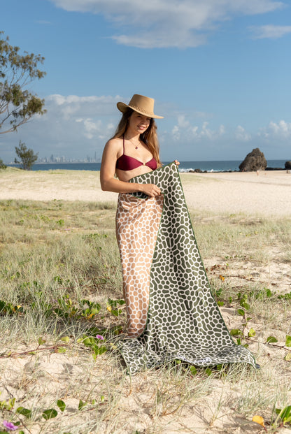 SPINIFEX - Sand Free Magnetic Beach Towel In Black & White