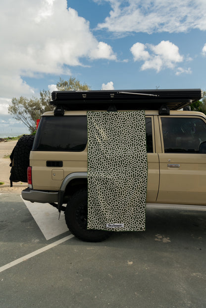 SPINIFEX - Sand Free Magnetic Beach Towel In Black & White