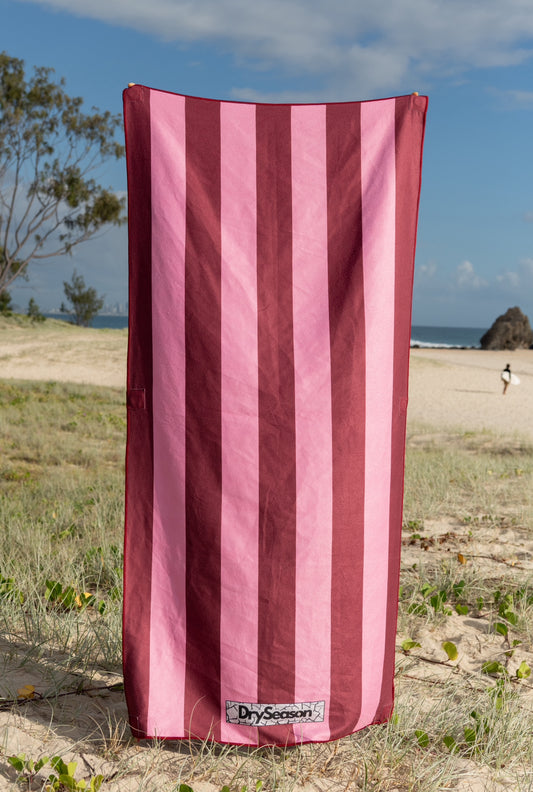 HAVANA - Sand Free Magnetic Beach Towel In Red & Pink