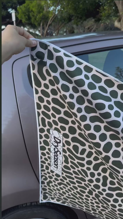 SPINIFEX - Sand Free Magnetic Beach Towel In Black & White
